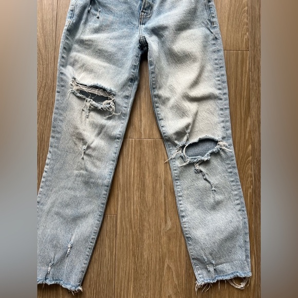 Abercrombie & Fitch The Boyfriend Mid Rise Size 00 | 24 Distressed Denim Jeans - Picture 3 of 4